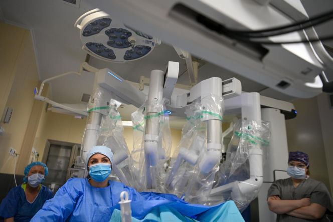 Polscy lekarze z Chin zoperaowali pacjentów w Warszawie. To pierwsze w historii operacje telerobotyczne na taką odległość