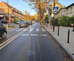 Samochód potrącił wózek z dzieckiem na pasach. 3-latek uderzył głową o asfalt