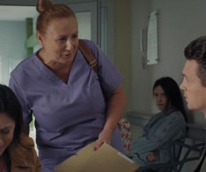 M jak miłość odc. 1915. Kasia (Paulina Lasota), Jakub Karski (Krzysztof Kwiatkowski), położna (Izabela Celińska)