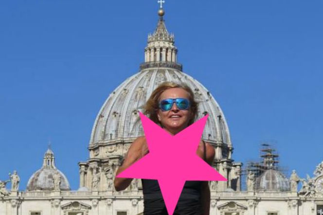 Spocona Monika Olejnik biega w Watykanie.