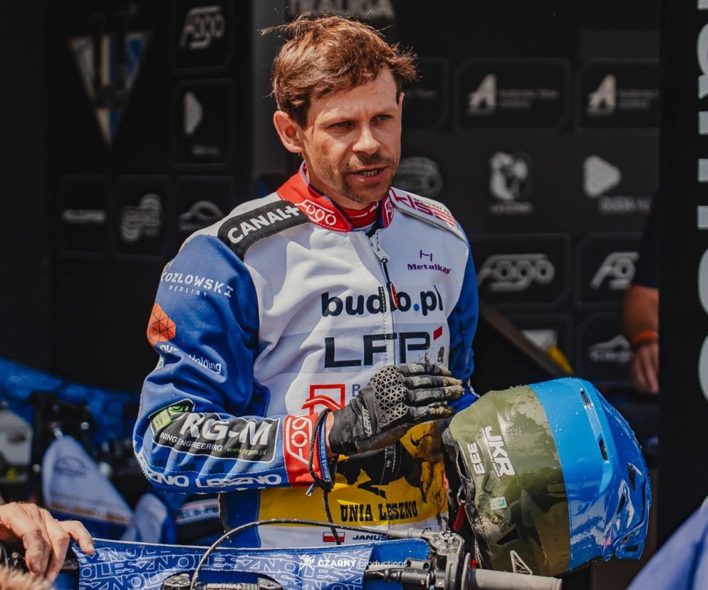 „Łatwiej mi się jeździ niż chodzi”. Janusz Kołodziej wygrywa wyścig z czasem przed startem Ekstraligi