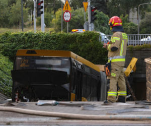 Autobus miejski wjechał w przejście podziemne przy Dworcu Zachodnim