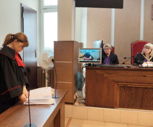 Zabili 83-letnią seniorkę za 180 zł.  Jej pokiereszowane ciało ukryli w wersalce