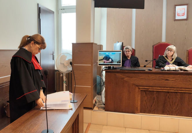 Zabili 83-letnią seniorkę za 180 zł.  Jej pokiereszowane ciało ukryli w wersalce