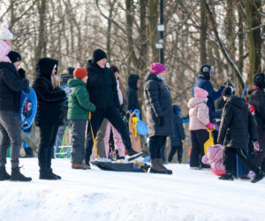 To najlepsza zimowa, darmowa atrakcja w Katowicach. Tłumy na torze saneczkowym