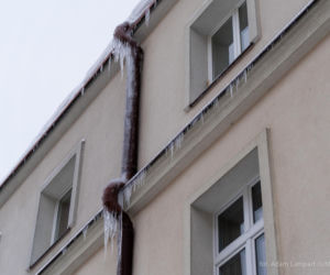 W Rzeszowie trwa walka z zimą. Ważny apel do właścicieli budynków
