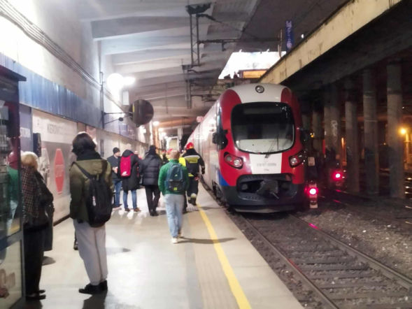 Zderzenie pociągów w Warszawie. Są poszkodowani, poważne utrudnienia!