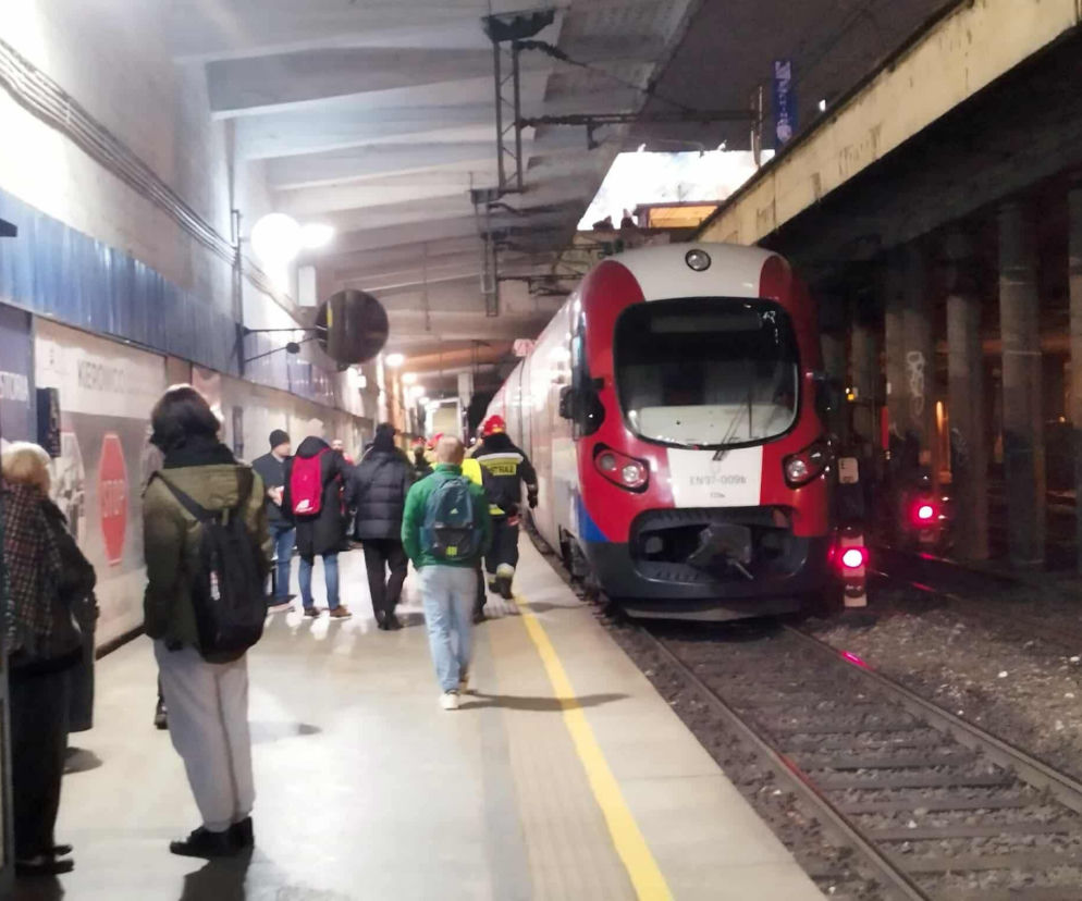 Kolizja dwóch pociągów na stacji Warszawa Śródmieście. Utrudnienia w kursowaniu WKD