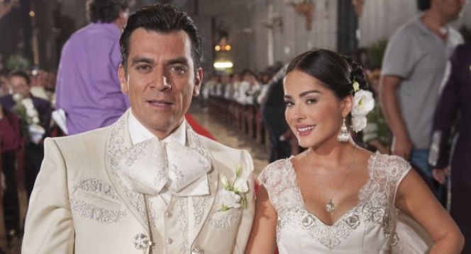 Que bonito amor. Santos (Jorge Salinas), Maria (Danna Garcia)