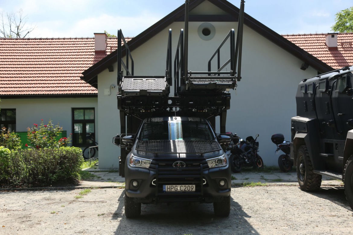 Małopolska. Policja kupiła prawdziwego potwora. Terroryści bez szans