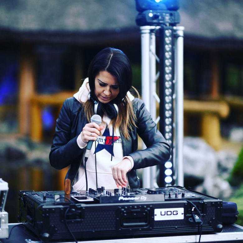 Dj Sofi -gra wstępna, masaż i seksi bielizna