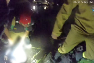 63‑latek tonął, policjant skoczył do wody