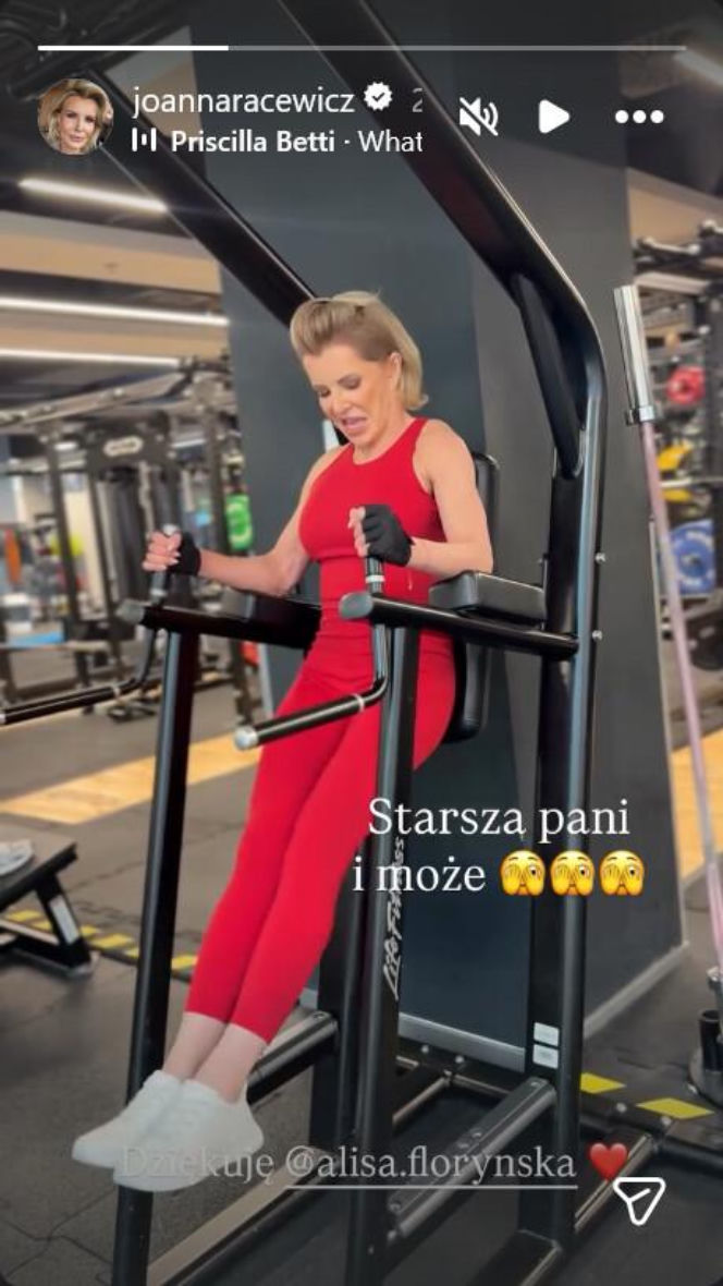 Nie dzierga szalików, nie opiekuje się wnukami. Joanna Racewicz nie daje sobie w kaszę dmuchać!