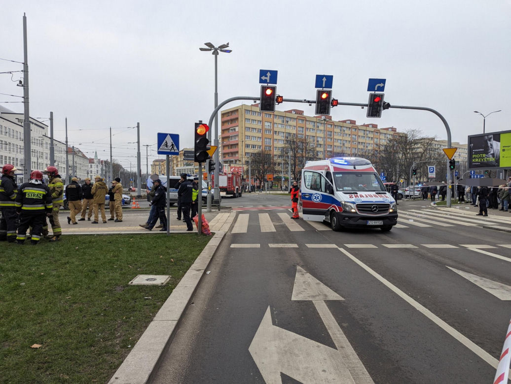 W Szczecinie kierowca rozpędzonym samochodem wpadł w pieszych