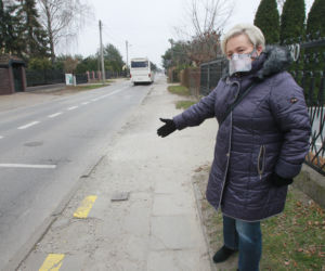 Dramat w Markach. Chodnik, po którym nie da się bezpiecznie chodzić