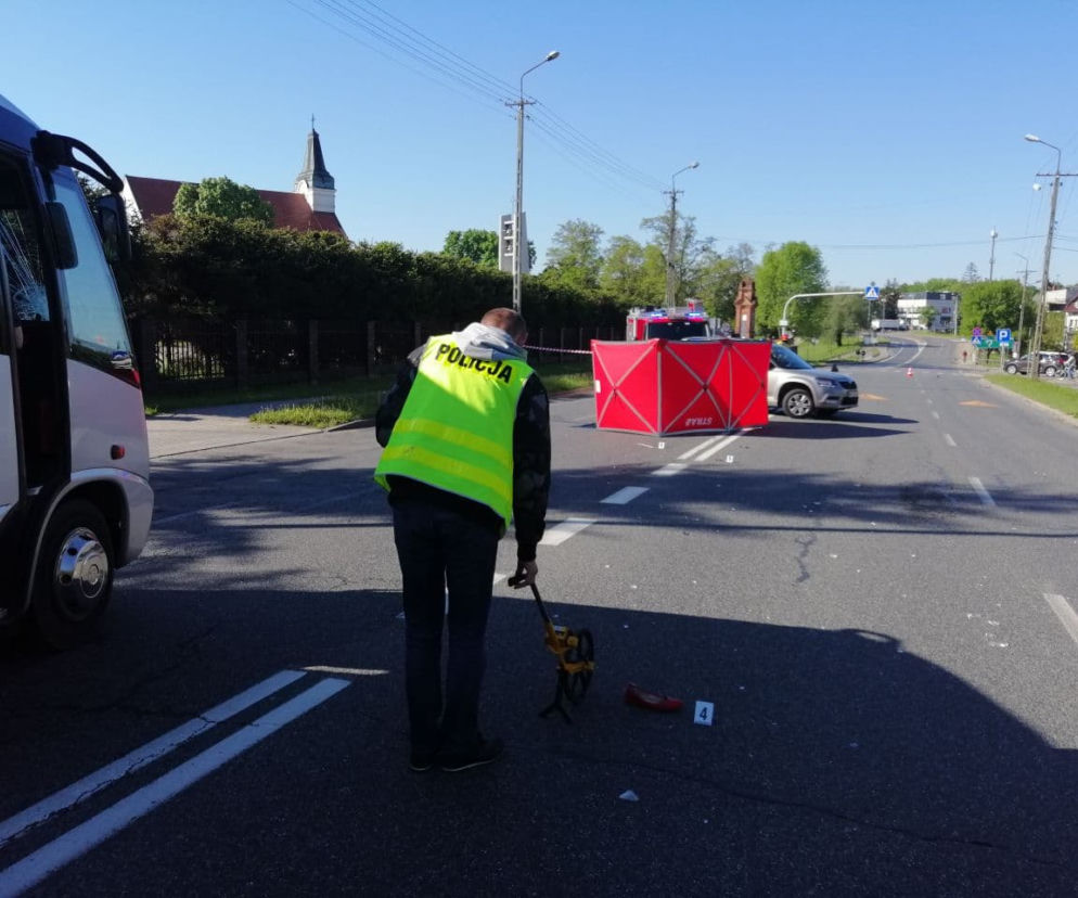 Wyszków. Rowerzystka staranowana przez autobus! Kobieta nie miała żadnych szans [ZDJĘCIA]
