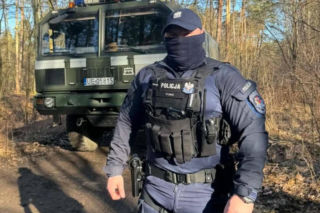 Arsenał w lesie koło Leszna. Saperzy wywozili go na raty