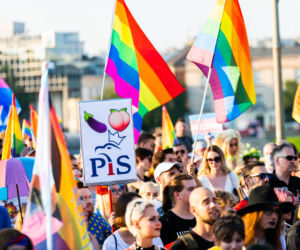Marsz Równości w Krakowie - tłumy na wydarzeniu pod hasłem Zaczerpnąć tchu.