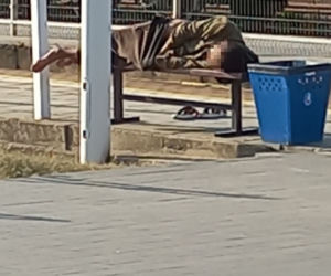 Robił TO na łódzkim dworcu