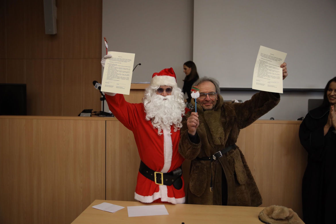 Święty Mikołaj kontra Gwiazdor!