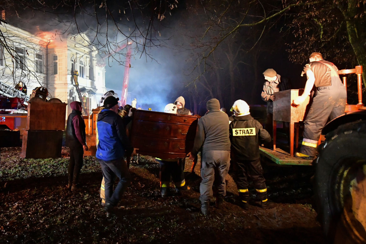 Pożar kamienicy w Sopocie. Wiatr przeszkadzał strażakom 