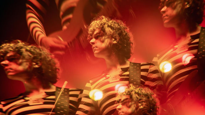 Mniej obcy kadr z filmu