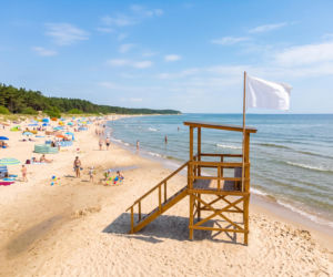 Sinice Pogorzelica. Czy w Pogorzelicy można się kąpać 31.07? Flaga, warunki pogodowe