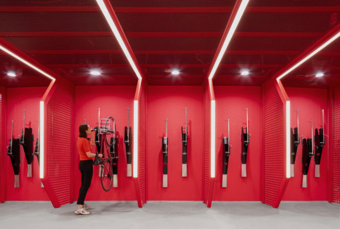 Parking rowerowy pod Placem Poczdamskim w Berlinie