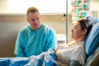 Na dobre i na złe, odcinek 985: Iga umrze?! Bart uświadamia Alesiowi, jak niebezpieczna jest operacja tętniaka, którą musi przejść kobieta