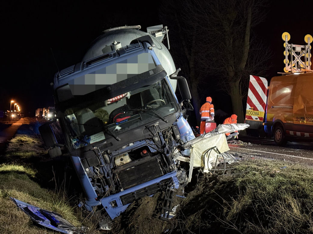 Śmiertelny wypadek pod Grójcem. Samochód osobowy zderzył się z cysterną