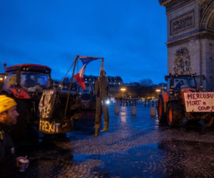 Traktory pod Wieżą Eiffla. Rolnicy blokują Paryż w proteście przeciw umowie UE–Mercosur