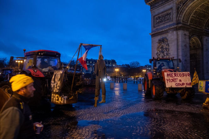 Traktory pod Wieżą Eiffla. Rolnicy blokują Paryż w proteście przeciw umowie UE–Mercosur