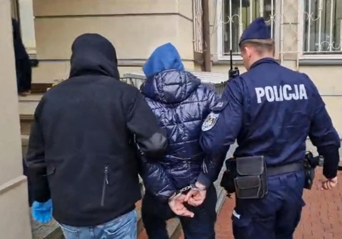 Naćpany kierowca w rękach policji. To on wciągał biały proszek za kierownicą taksówki!