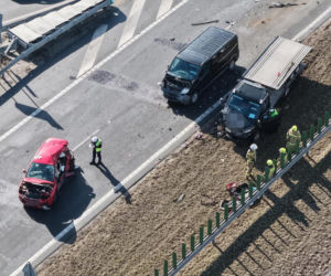 Groźny wypadek na S7. Sześć aut rozbitych, śmigłowiec LPR w akcji