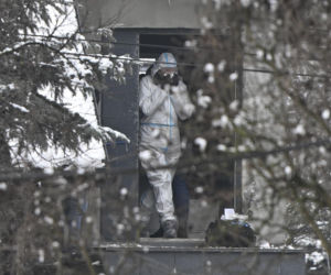 Zwłoki małżeństwa na Targówku. Świadkowie o szturmie antyterrorystów: W życiu czegoś takiego nie widziałem