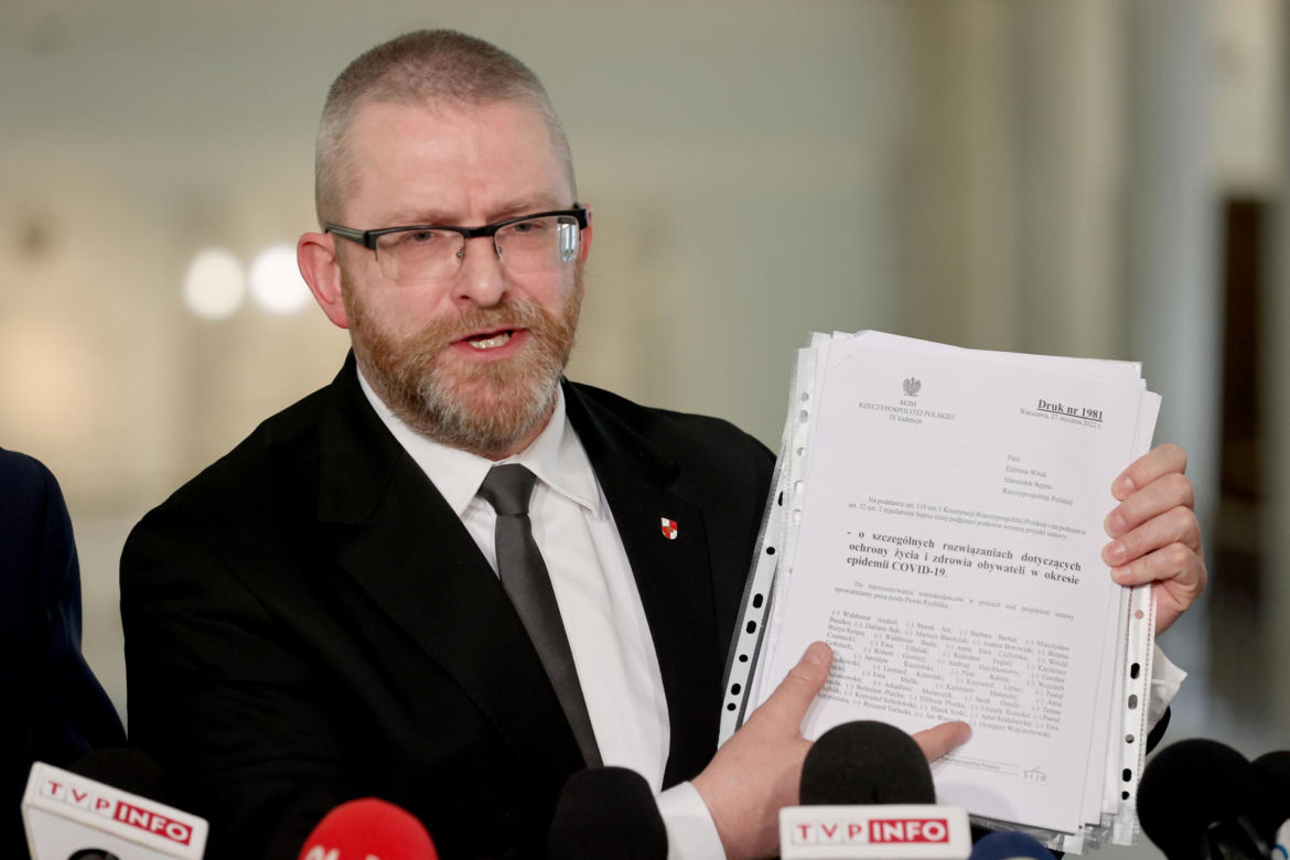Emerycie! Oto posłowie, którzy nie chcieli dać Ci 14. emerytury