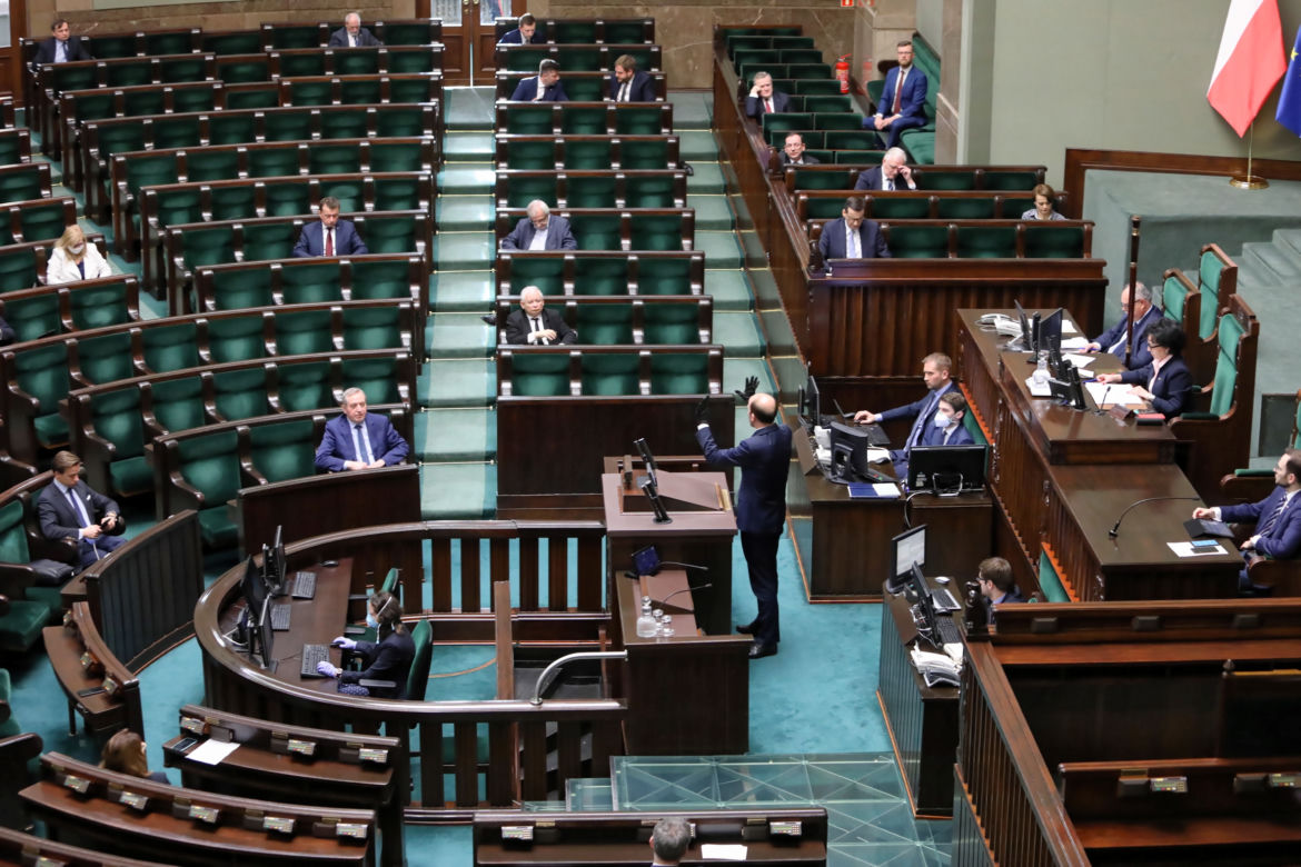 Wybrańcy narodu nie mogą narzekać na nadmiar roboty