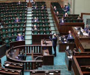Wybrańcy narodu nie mogą narzekać na nadmiar roboty. 73500 zł za 17 dni pracy