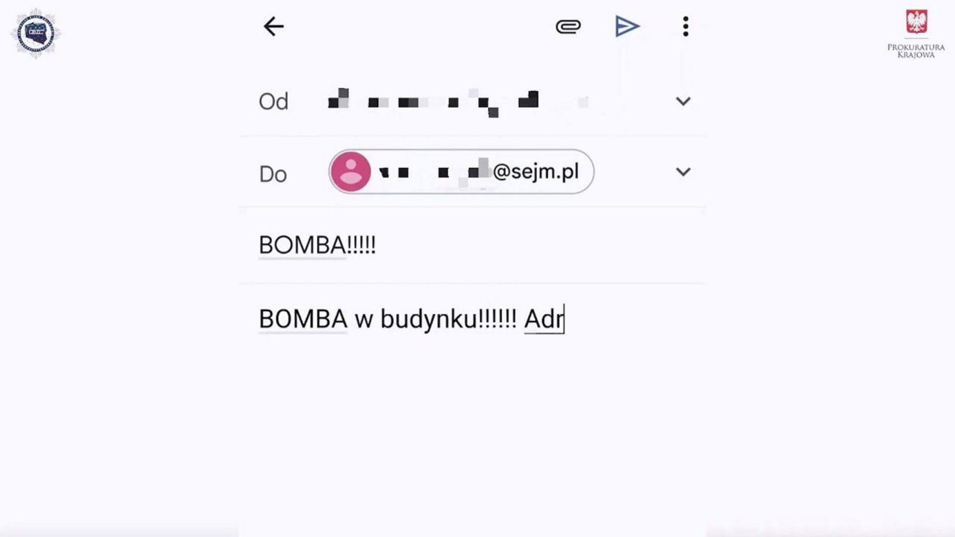 Zatrzymania w sprawie fałszywych alarmów bombowych. Wśród podejrzanych 21-latek z Białegostoku