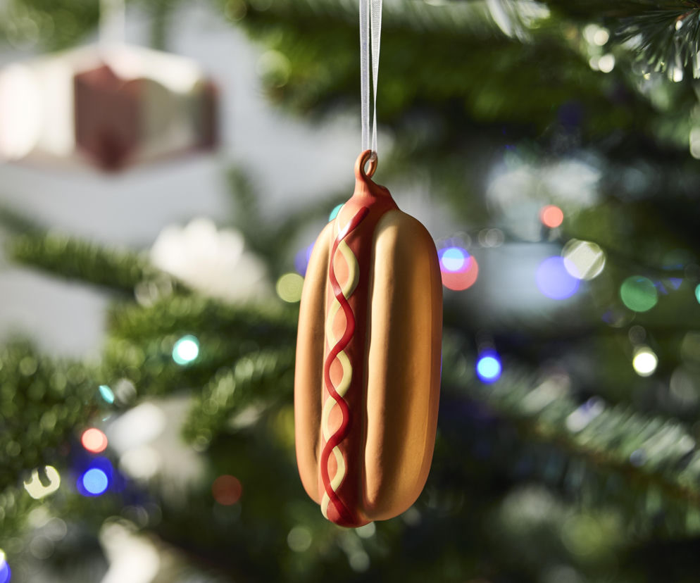 Święta z przymrużeniem oka. Bombka w kształcie hot doga to dopiero początek