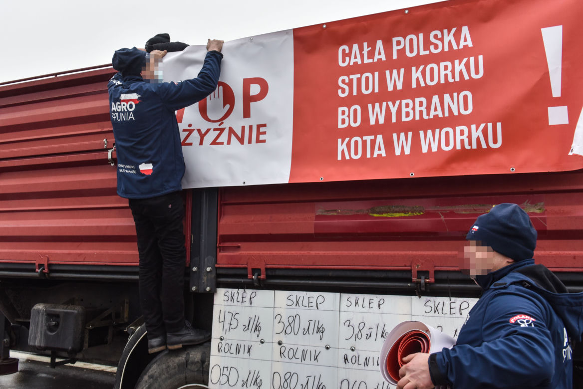 Agrounia zablokowała ważne skrzyżowanie pod Toruniem. Na razie bez większych utrudnień w ruchu drogowym.