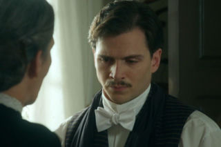 La promesa - pałac tajemnic, odcinek 330: Alonso wyrusza na samotne poszukiwania Marii, a wspomnienie z dzieciństwa prowadzi go do przełomu