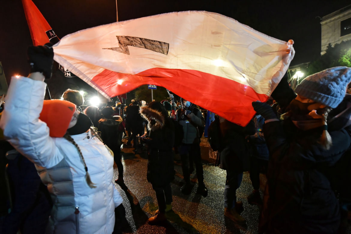 Trwa Strajk Kobiet 20.01.2021. Protest przeniósł się przed Sejm 