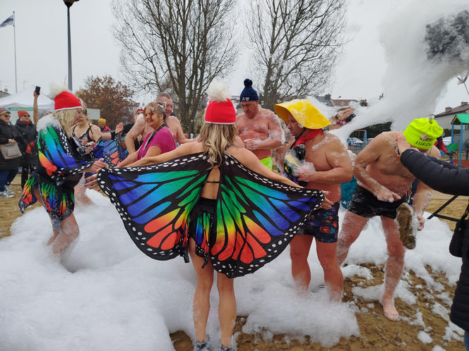 Mazowieckie Morsy otworzyły sezon morsowania 2025/2026 nad zalewem w Siedlcach