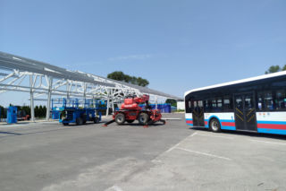 Na terenie MPK w Siedlcach powstaje już wiata dla autobusów elektrycznych. Ogromna konstrukcja robi wrażenie!