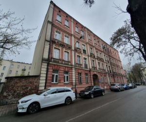 Runęli z balkonem, winnych nie ma