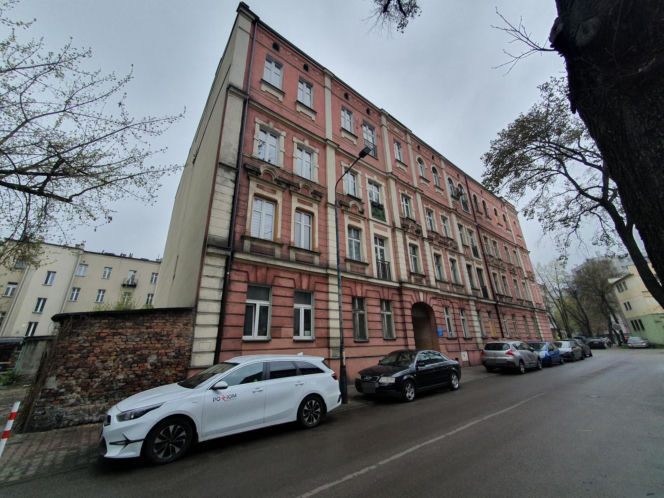 Runęli z balkonem, winnych nie ma