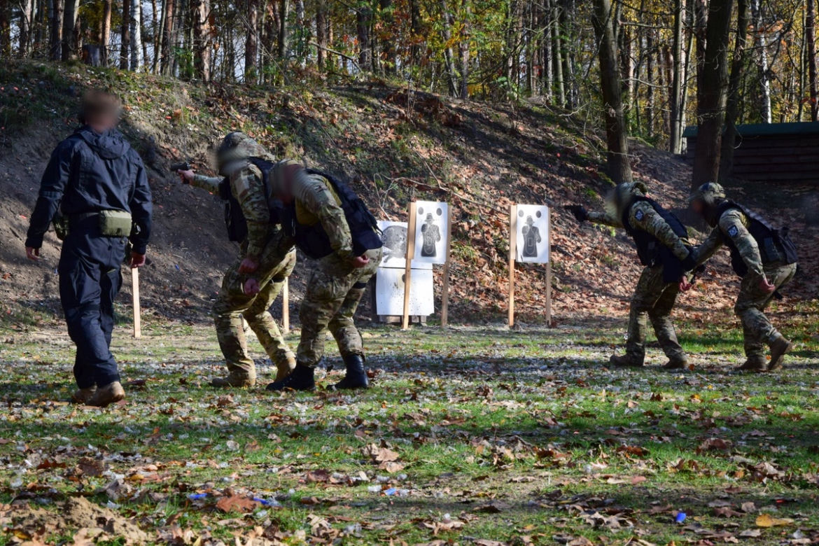Jak z rąk terrorystów odbić głowę państwa? Ćwiczenia kontrterrorystów z Rzeszowa