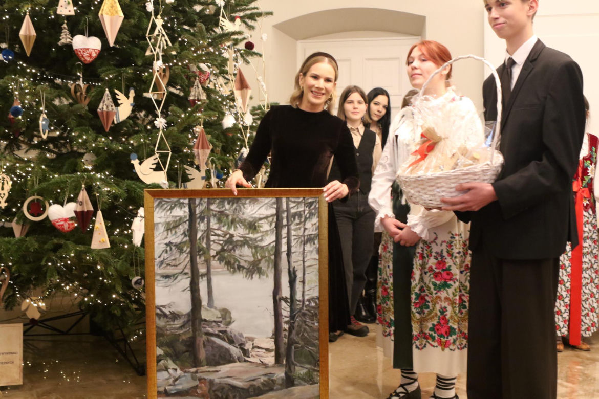 W Pałacu Prezydenckim już święta. Marta Nawrocka z rodziną ubierała choinkę