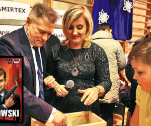 Detektyw rozdał dzieciom prezenty